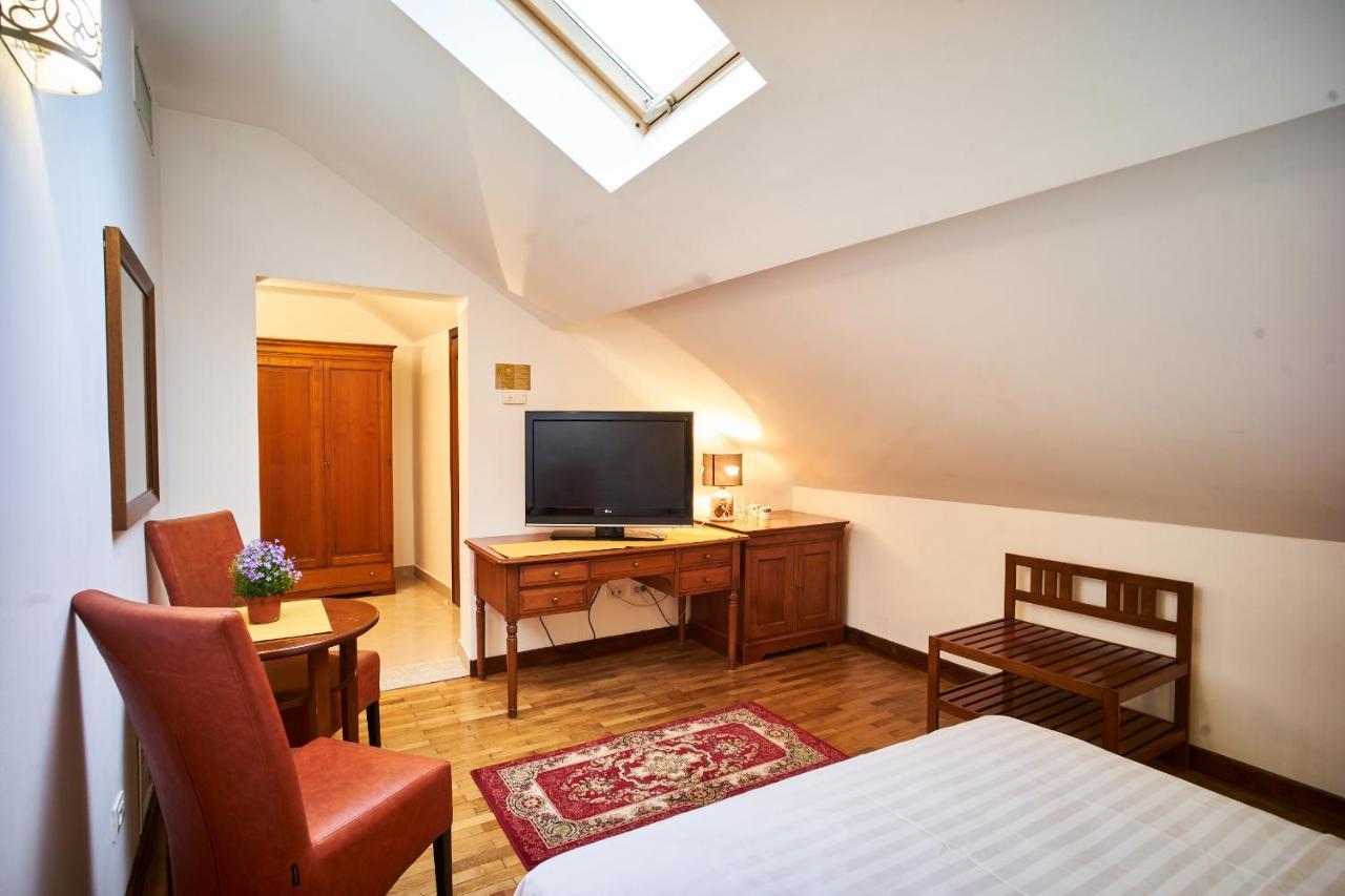 Cozy Attic Room V 부쿠레슈티 외부 사진