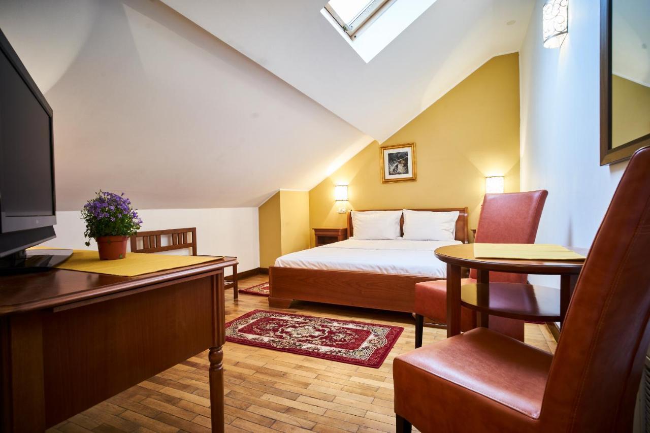 Cozy Attic Room V 부쿠레슈티 외부 사진