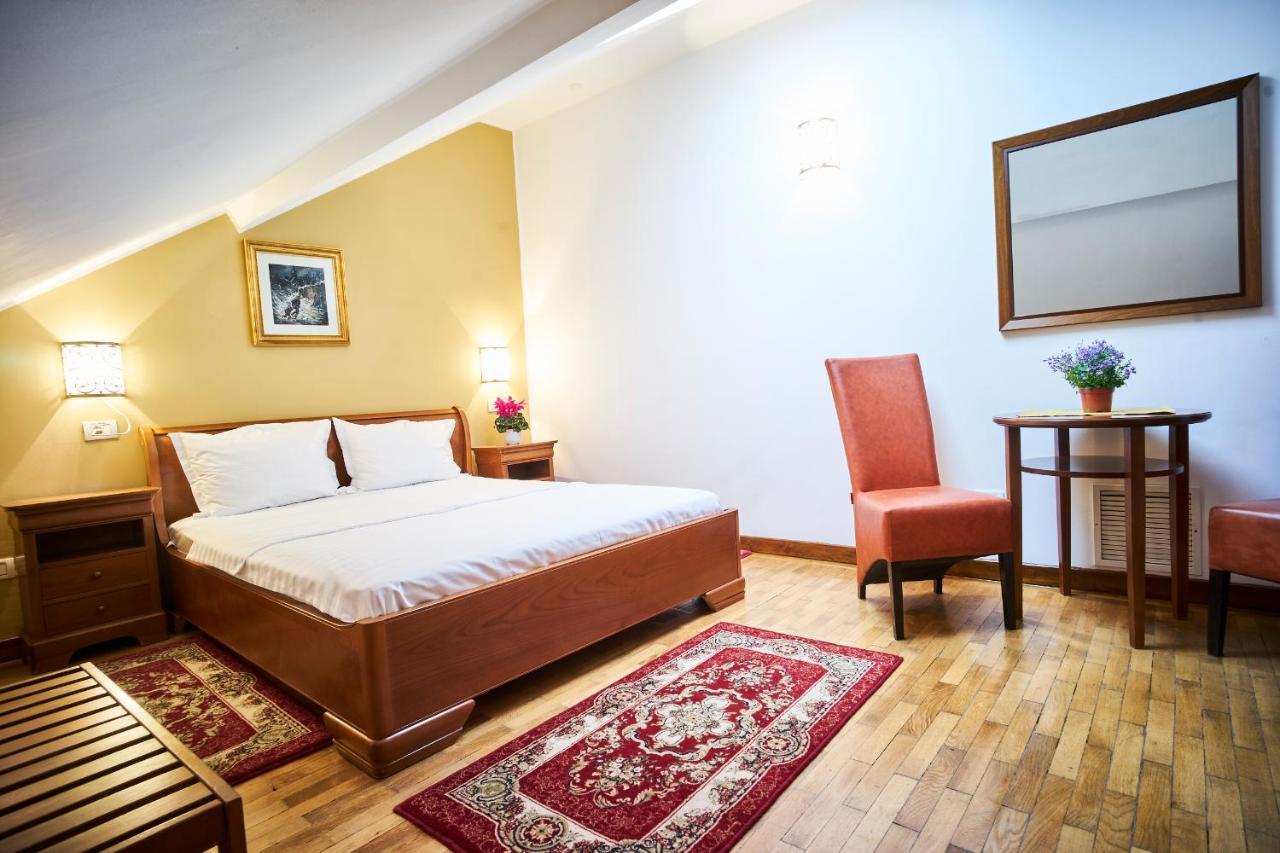 Cozy Attic Room V 부쿠레슈티 외부 사진